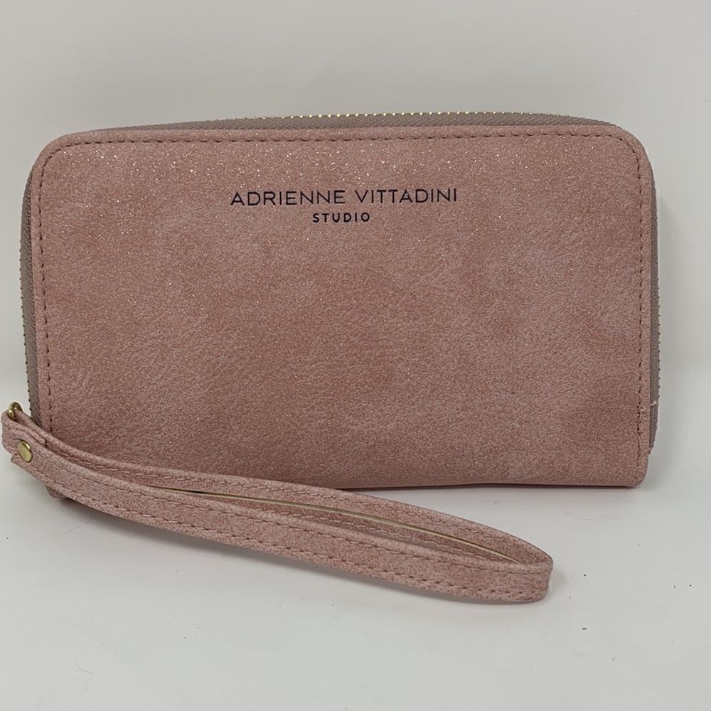 Adrienne Vittadini pink wristlet‎